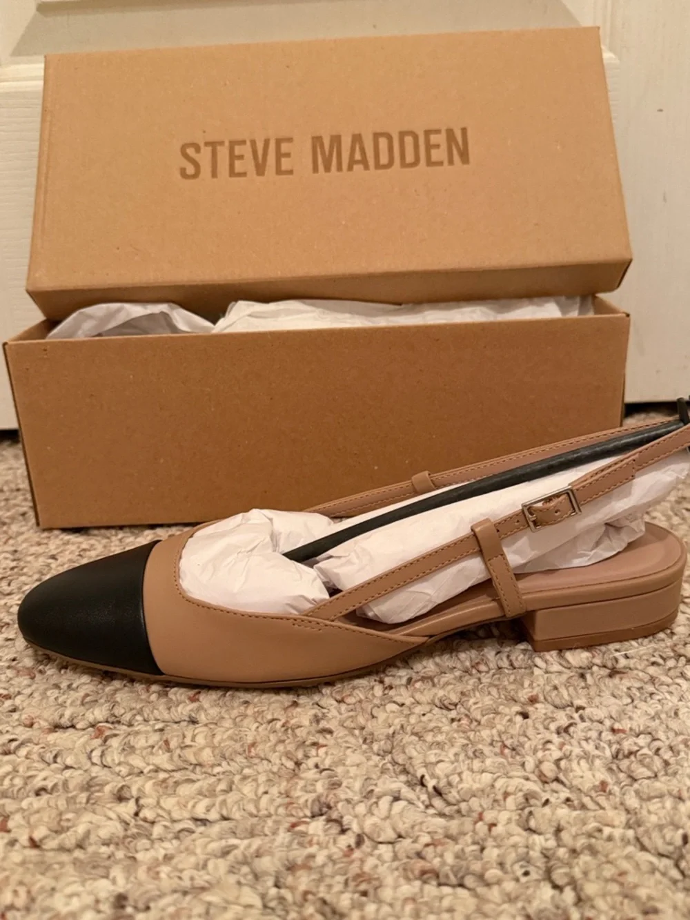 Steve Madden Tan Slingback Flats with Black Cap Toe - Picture 3 of 8